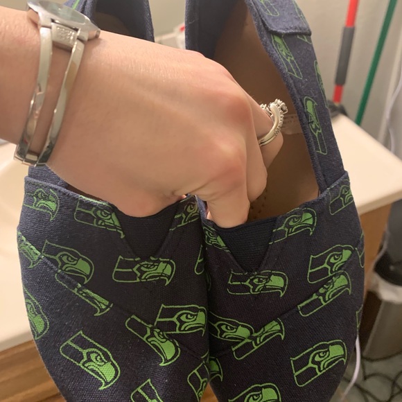 Women’s Seahawk flats - Picture 3 of 4